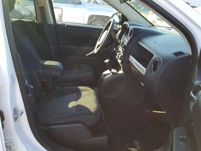 1C4NJCBA7FD334103 - 2015 JEEP COMPASS SP WHITE photo 5