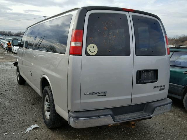 1GAHG39U651266476 - 2005 CHEVROLET EXPRESS G3 TAN photo 3