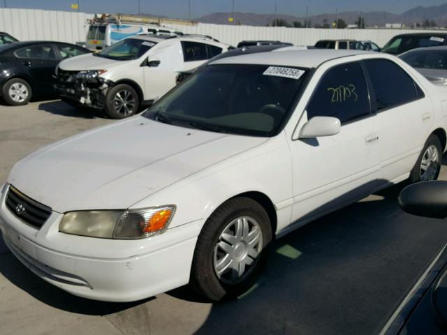 JT2BF22K610293253 - 2001 TOYOTA CAMRY CE WHITE photo 2