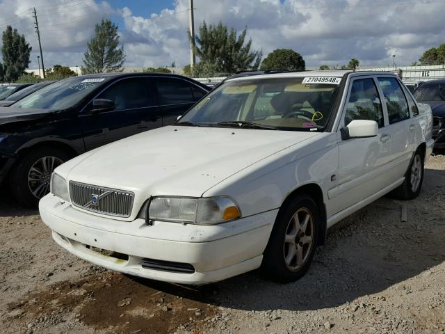 YV1LS55A2X1596782 - 1999 VOLVO S70 WHITE photo 2