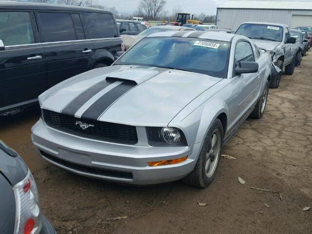 1ZVHT80N685207721 - 2008 FORD MUSTANG GRAY photo 2