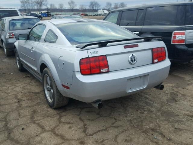 1ZVHT80N685207721 - 2008 FORD MUSTANG GRAY photo 3