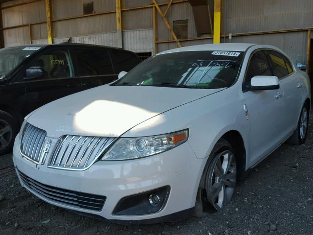 1LNHM93R79G626148 - 2009 LINCOLN MKS WHITE photo 2