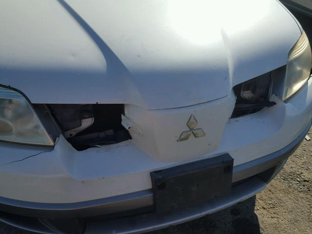 JA4LX31F45U028360 - 2005 MITSUBISHI OUTLANDER WHITE photo 9