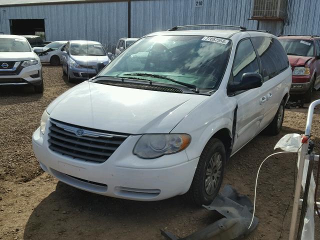 2A4GP44R77R354165 - 2007 CHRYSLER TOWN & COU WHITE photo 2