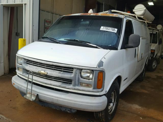 1GCHG35R5Y1144625 - 2000 CHEVROLET EXPRESS G3 WHITE photo 2