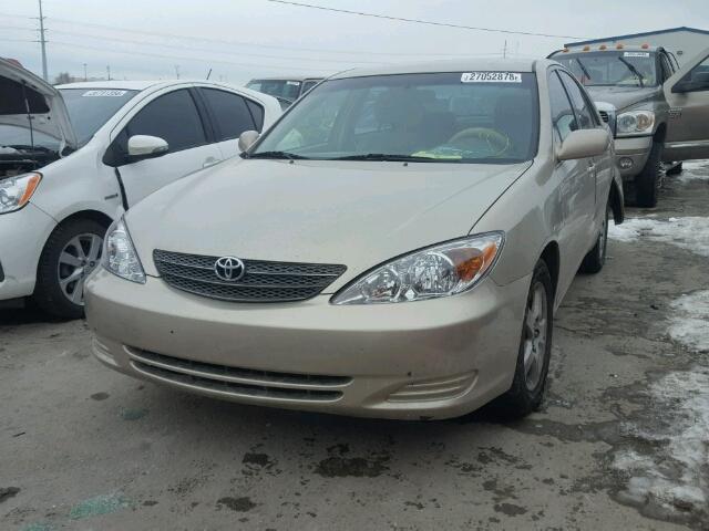 4T1BF32K14U076652 - 2004 TOYOTA CAMRY LE GOLD photo 2