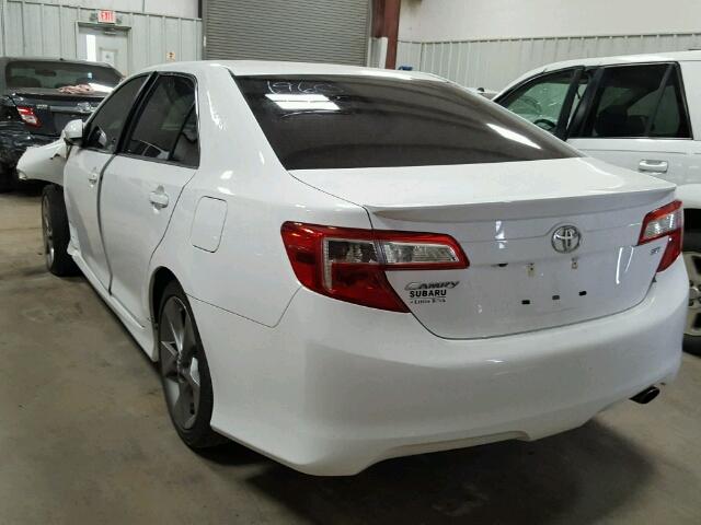 4T1BF1FK6EU817670 - 2014 TOYOTA CAMRY L/SE WHITE photo 3