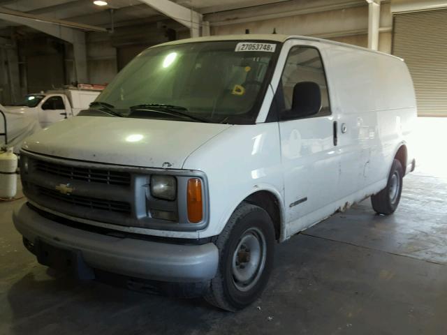 1GCFG25W211167163 - 2001 CHEVROLET EXPRESS G2 WHITE photo 2