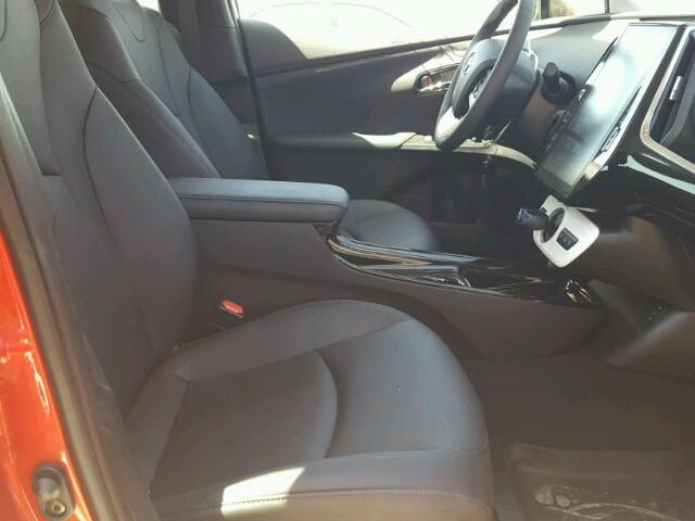 JTDKARFP8H3011482 - 2017 TOYOTA PRIUS PRIM 红色 照片 5