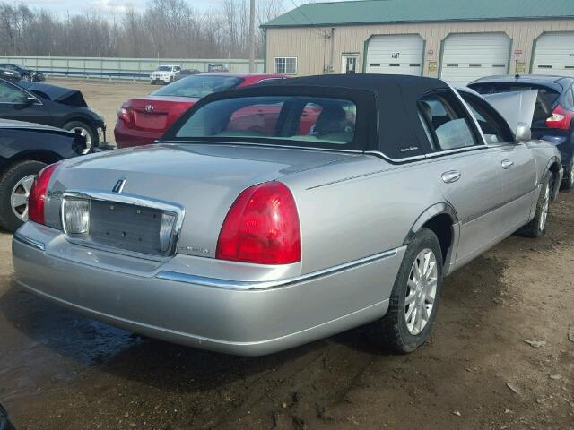 1LNHM81V36Y640547 - 2006 LINCOLN TOWN CAR S SILVER photo 4