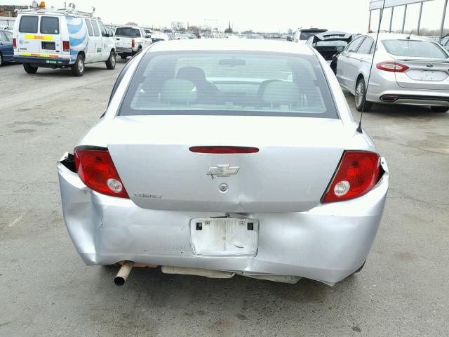 1G1AK52F757605928 - 2005 CHEVROLET COBALT SILVER photo 9