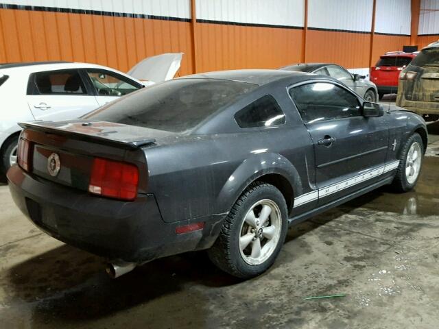 1ZVHT80N185205293 - 2008 FORD MUSTANG GRAY photo 4