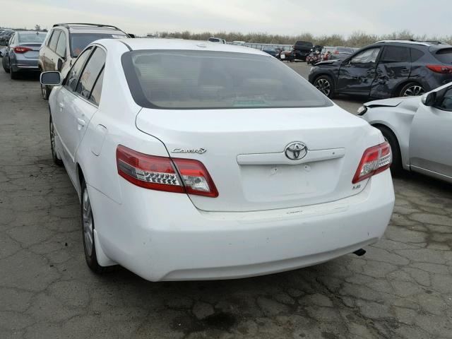 4T4BF3EK1BR107350 - 2011 TOYOTA CAMRY BASE WHITE photo 3