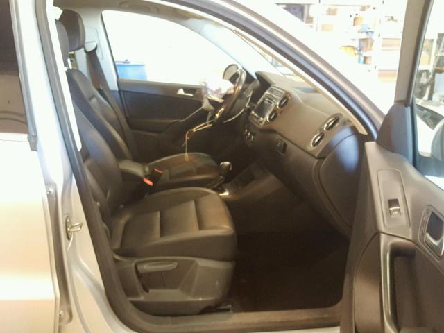 WVGBV7AX0CW558913 - 2012 VOLKSWAGEN TIGUAN S SILVER photo 5