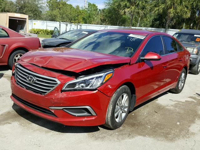 5NPE24AF9HH525826 - 2017 HYUNDAI SONATA SE RED photo 2