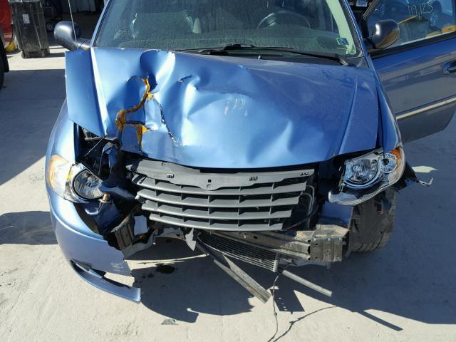 2A4GP54L57R141538 - 2007 CHRYSLER TOWN & COU BLUE photo 7