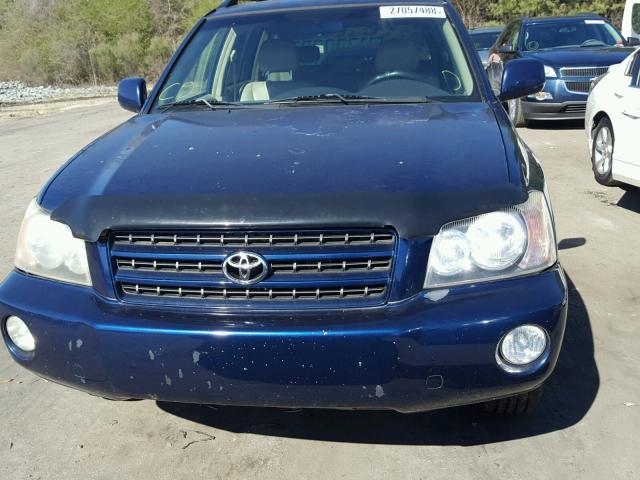 JTEHF21A920056084 - 2002 TOYOTA HIGHLANDER BLUE photo 9