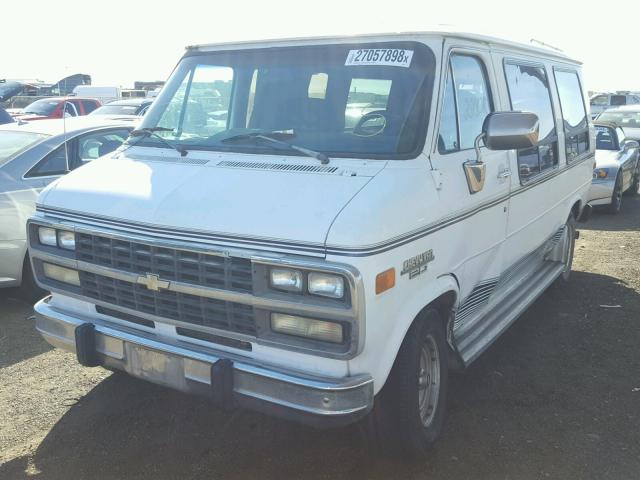 1GBEG25K6N7117012 - 1992 CHEVROLET G20 WHITE photo 2