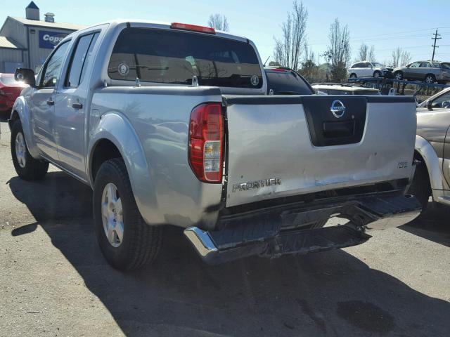 1N6AD07U56C474287 - 2006 NISSAN FRONTIER C SILVER photo 3