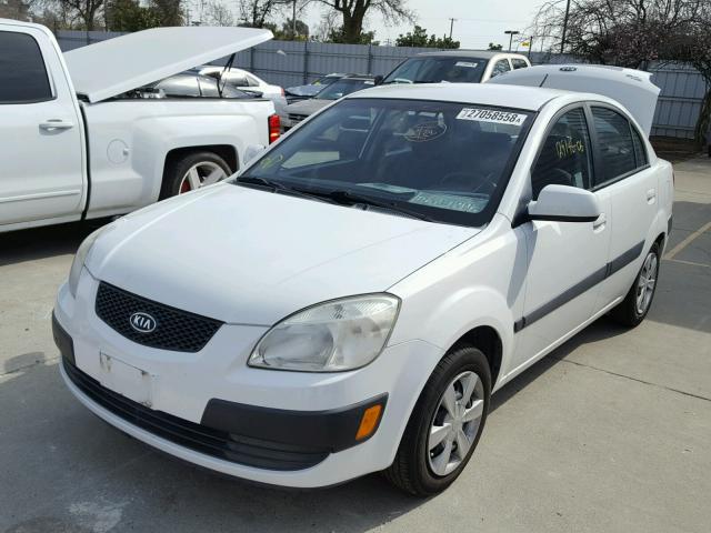 KNADE123766133518 - 2006 KIA RIO WHITE photo 2