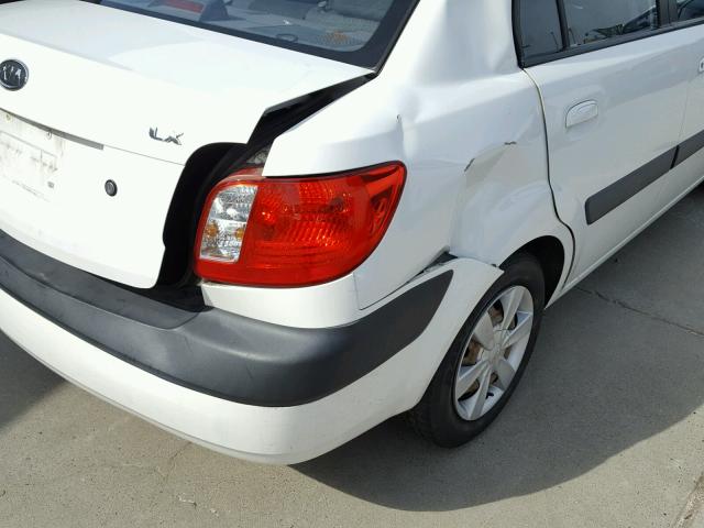 KNADE123766133518 - 2006 KIA RIO WHITE photo 9