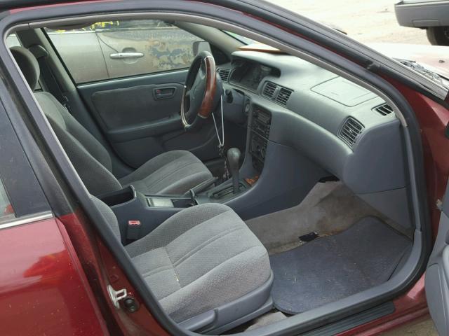 JT2BG22K910548636 - 2001 TOYOTA CAMRY CE RED photo 5