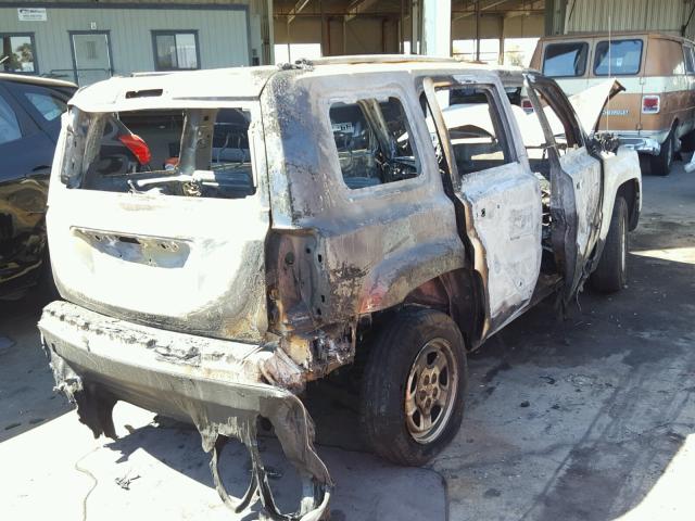 1C4NJPBAXFD138485 - 2015 JEEP PATRIOT SP BURN photo 4