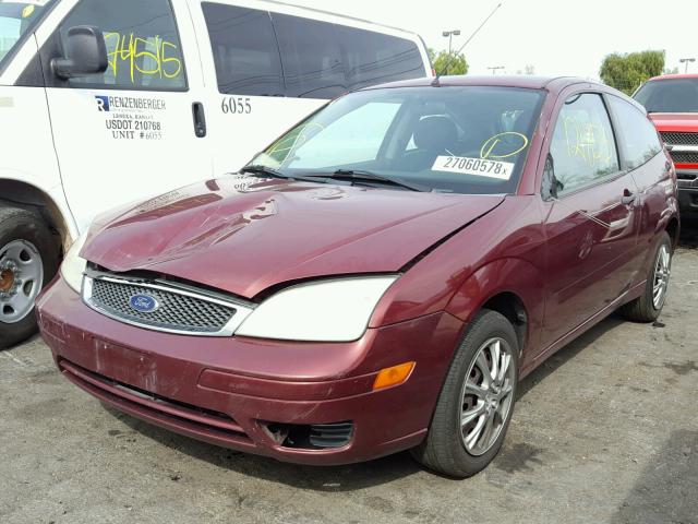 1FAFP31N27W108764 - 2007 FORD FOCUS ZX3 RED photo 2