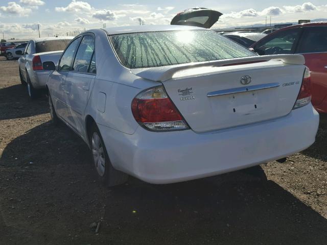 4T1BE32K05U405913 - 2005 TOYOTA CAMRY LE WHITE photo 3