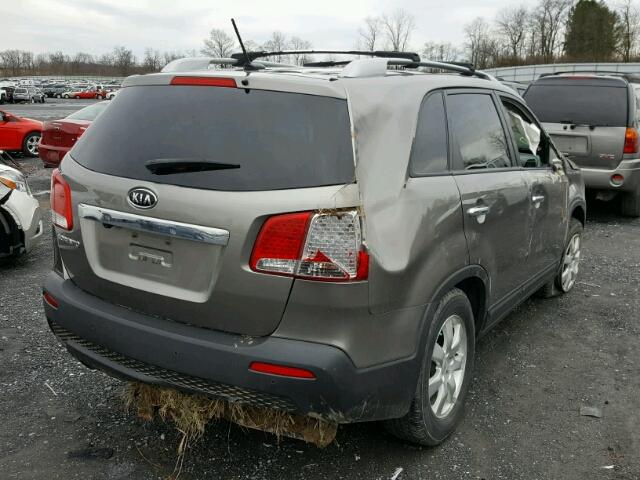 5XYKT4A16BG103029 - 2011 KIA SORENTO BA GRAY photo 4