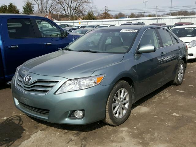 4T1BF3EK9AU547583 - 2010 TOYOTA CAMRY BASE GREEN photo 2