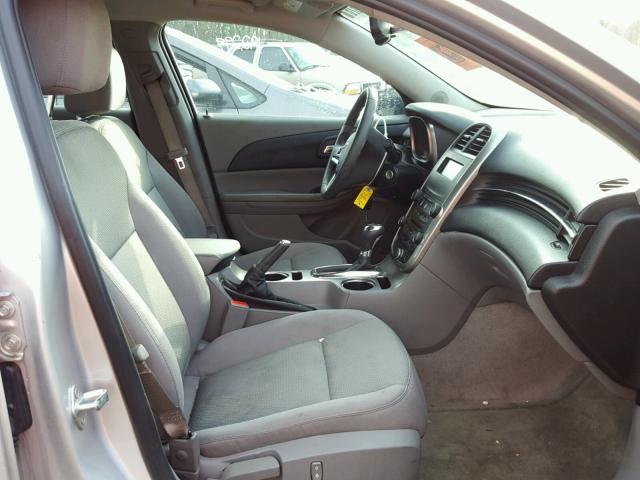1G11B5SL7FF184886 - 2015 CHEVROLET MALIBU LS 银色 照片 5