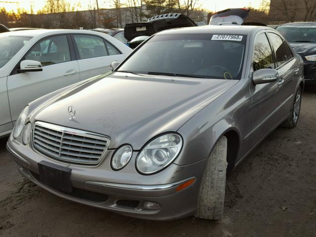 WDBUF83J06X201978 - 2006 MERCEDES-BENZ E 500 4MAT GRAY photo 2