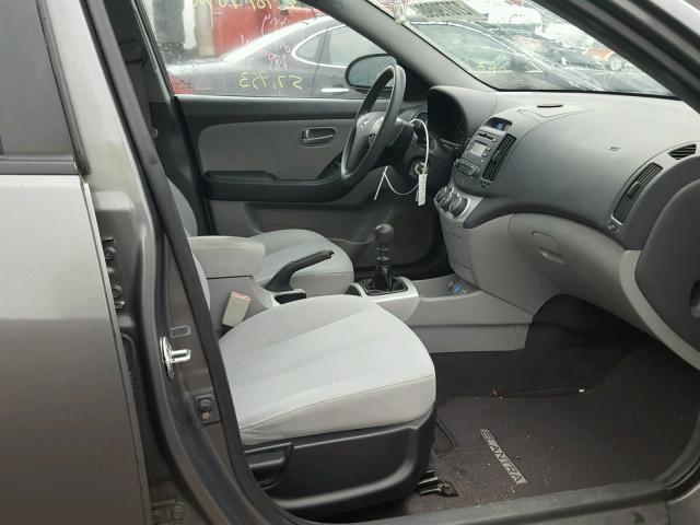 KMHDU46D59U632405 - 2009 HYUNDAI ELANTRA GL GRAY photo 5