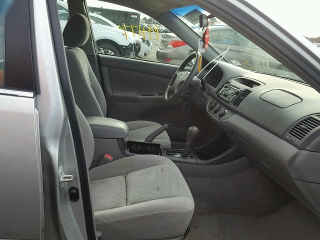 4T1BF32K74U077739 - 2004 TOYOTA CAMRY LE SILVER photo 5