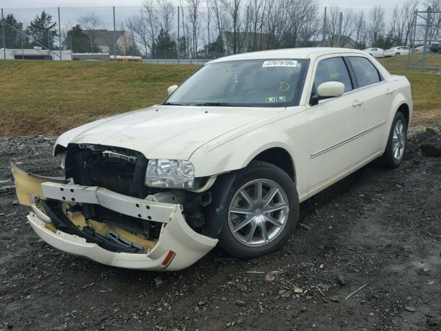 2C3KK53G18H108213 - 2008 CHRYSLER 300 TOURIN WHITE photo 2