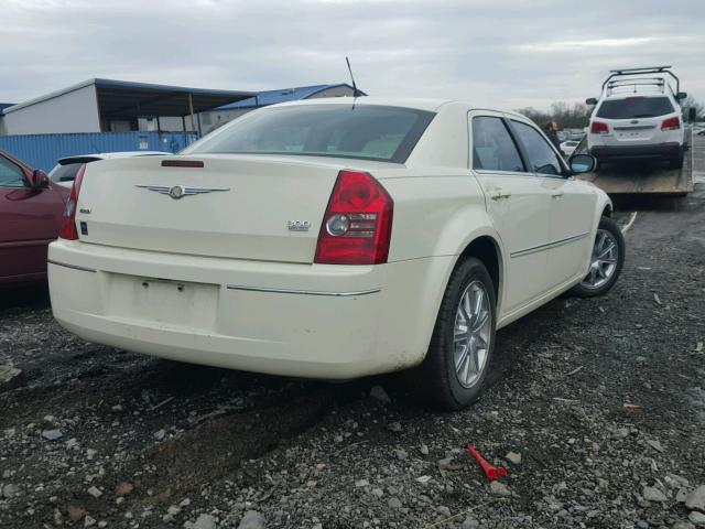 2C3KK53G18H108213 - 2008 CHRYSLER 300 TOURIN WHITE photo 4