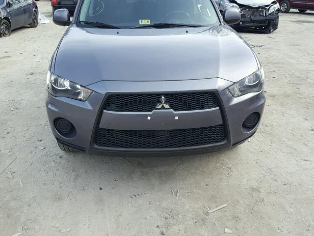 JA4AS2AW9AZ001801 - 2010 MITSUBISHI OUTLANDER GRAY photo 9