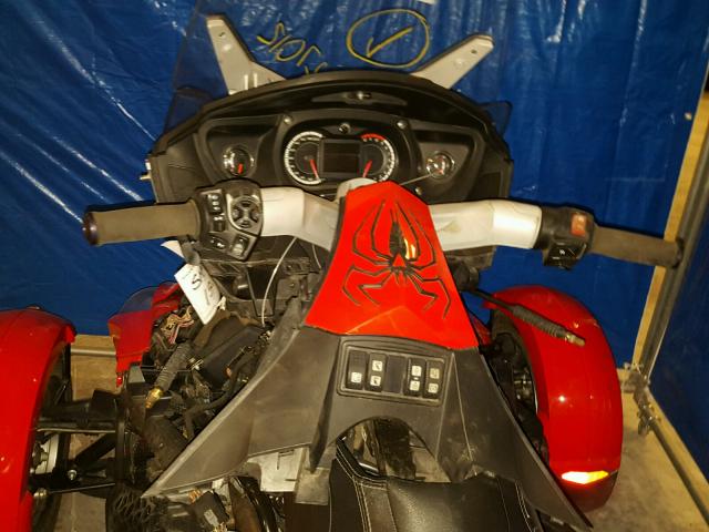 2BXJBHC14BV000052 - 2011 CAN-AM SPYDER ROA RED photo 5