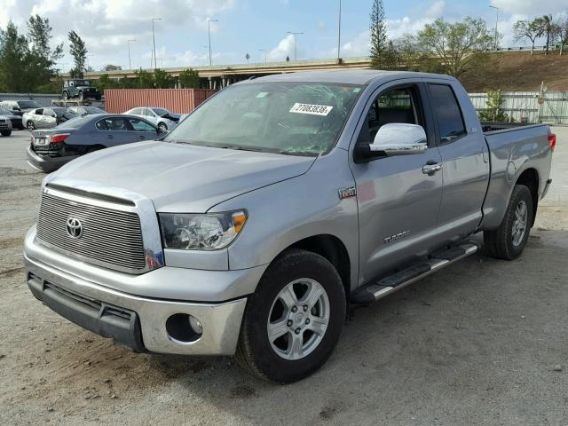 5TFUW5F16DX271106 - 2013 TOYOTA TUNDRA DOU SILVER photo 2