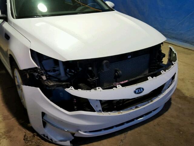 5XXGT4L31GG040485 - 2016 KIA OPTIMA LX WHITE photo 9