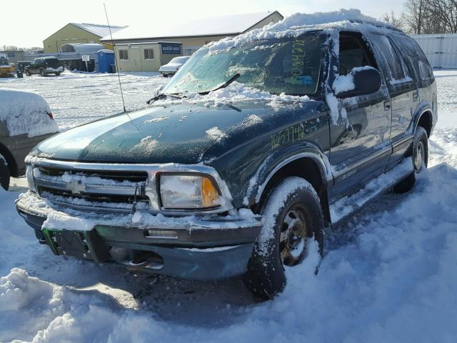 1GNDT13W4T2313499 - 1996 CHEVROLET BLAZER GREEN photo 2