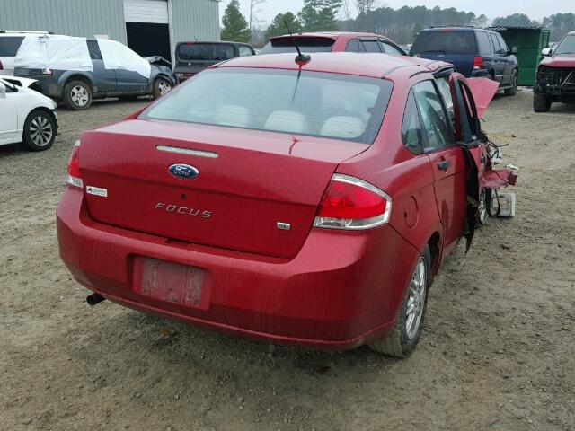 1FAHP35N39W149975 - 2009 FORD FOCUS SE RED photo 4