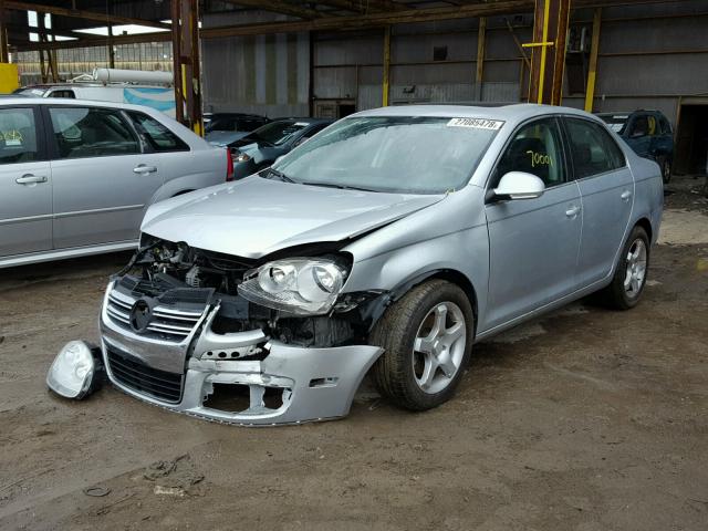 3VWRM71K59M045611 - 2009 VOLKSWAGEN JETTA SE SILVER photo 2