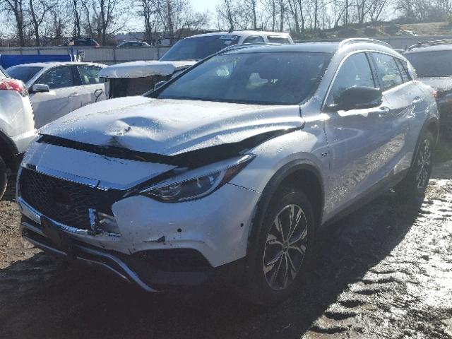 SJKCH5CR1JA047527 - 2018 INFINITI QX30 BASE WHITE photo 2