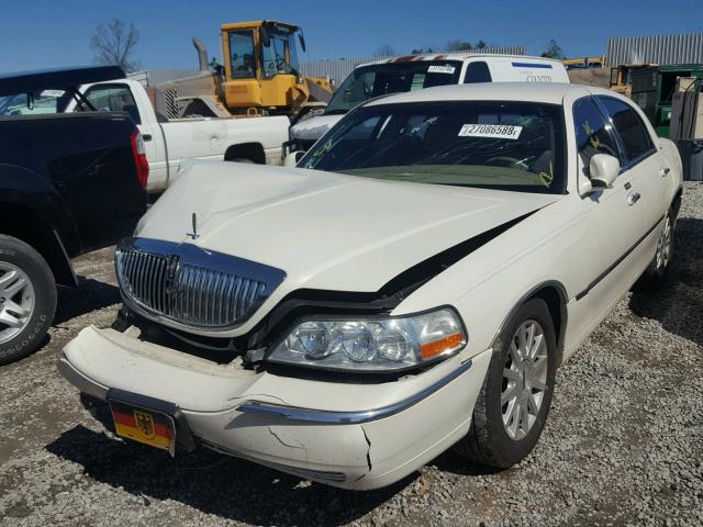 1LNHM81V37Y606318 - 2007 LINCOLN TOWN CAR S WHITE photo 2