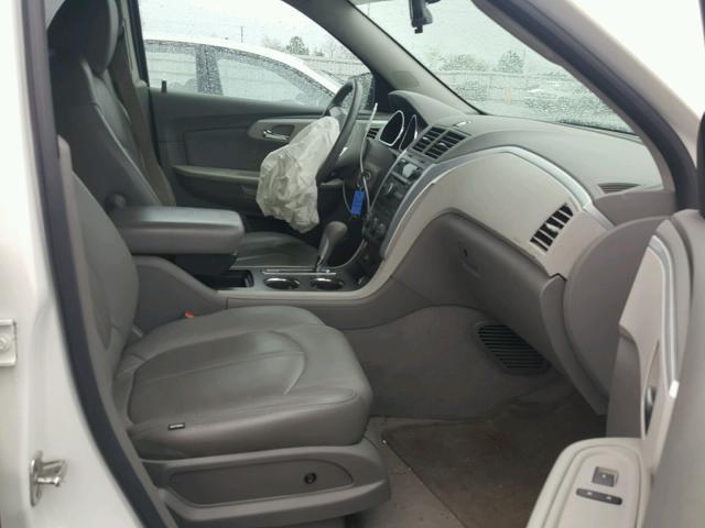 1GNKRFED4BJ397133 - 2011 CHEVROLET TRAVERSE L WHITE photo 5