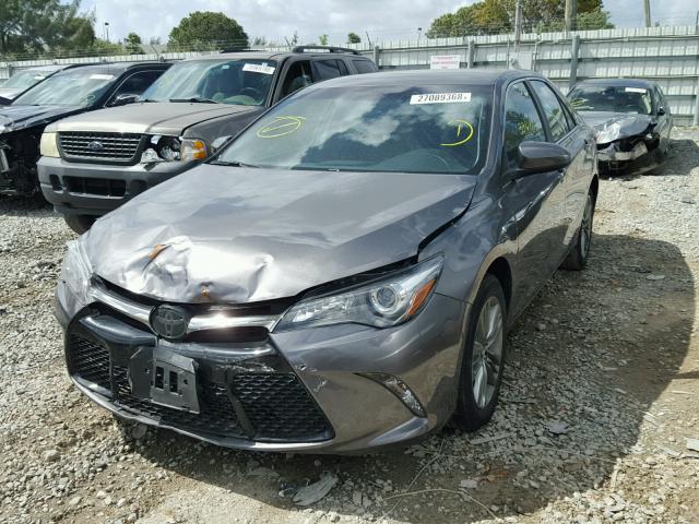 4T1BF1FKXHU365923 - 2017 TOYOTA CAMRY LE GRAY photo 2