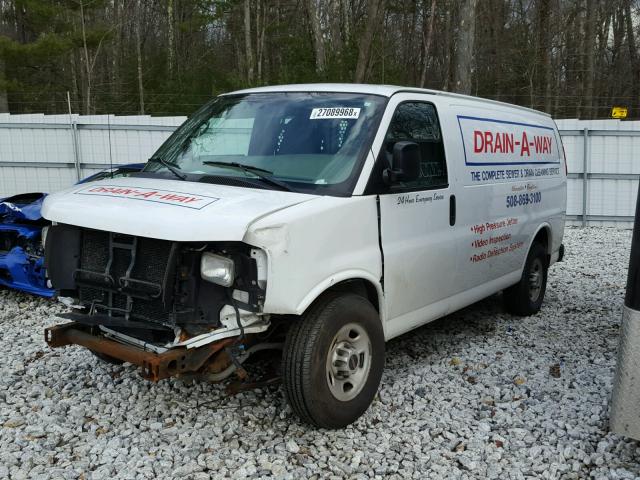 1GTZ7TCG3D1185822 - 2013 GMC SAVANA G35 WHITE photo 2